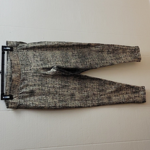 Torrid Size 1 Metallic Gold Leggings PREMIUM LEGGING - METALLIC FOIL CROSSHATCH - Picture 7 of 13